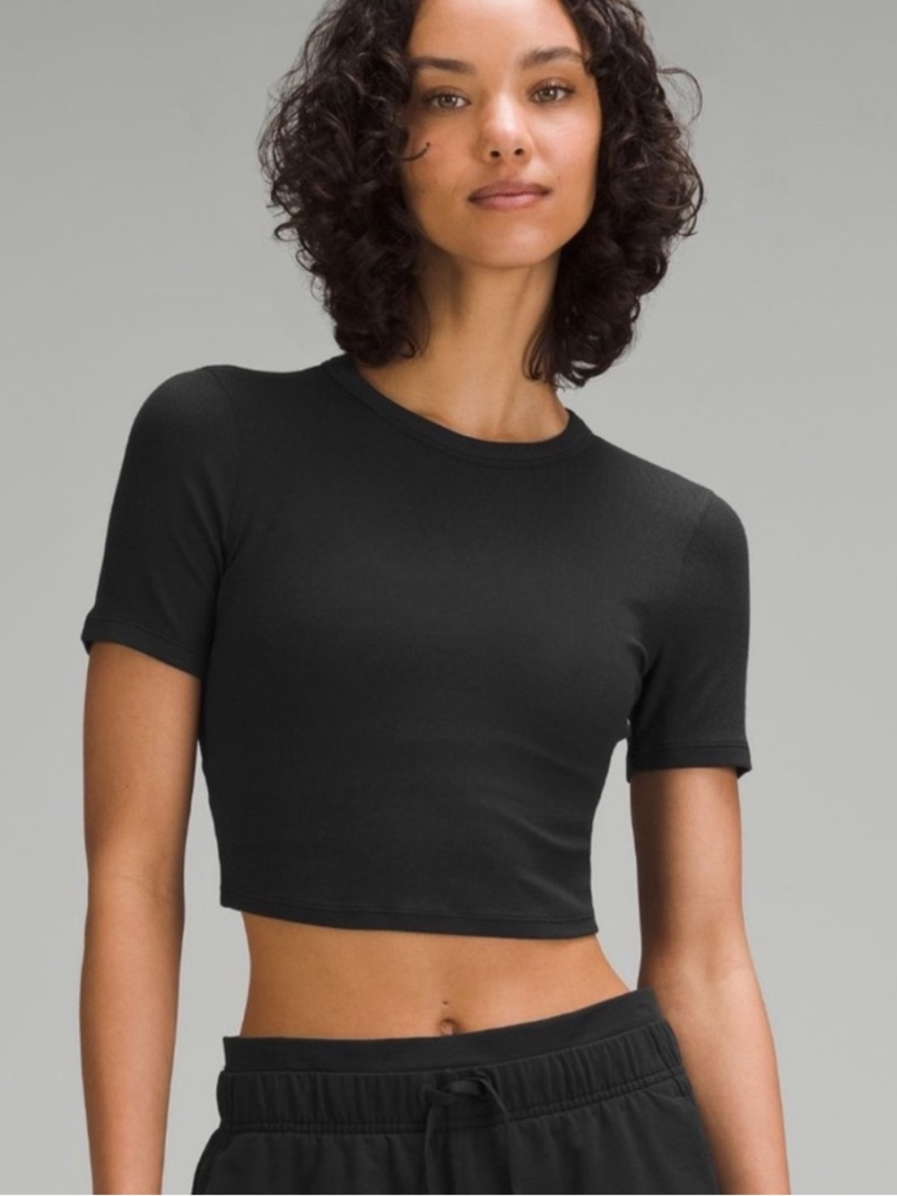 Lululemon Hold Tight Straight Hem Cropped T-Shirt BLK size 0